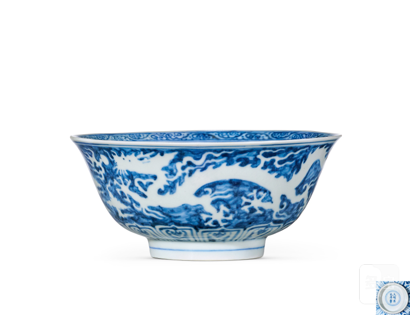 明成化 青花地留白龙纹碗